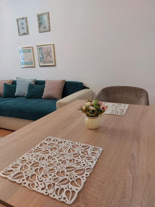 Garsoniera Centrala Renovata Βουκουρέστι Εξωτερικό φωτογραφία